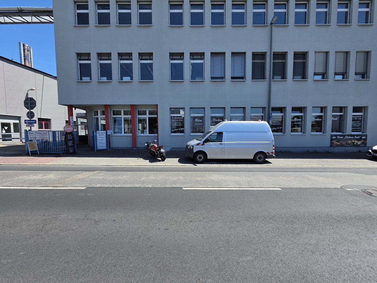Beim Dicken Andi &ndash; Eingang in der Gaugrafenstra&szlig;e 4-8 in Frankfurt-R&ouml;delheim